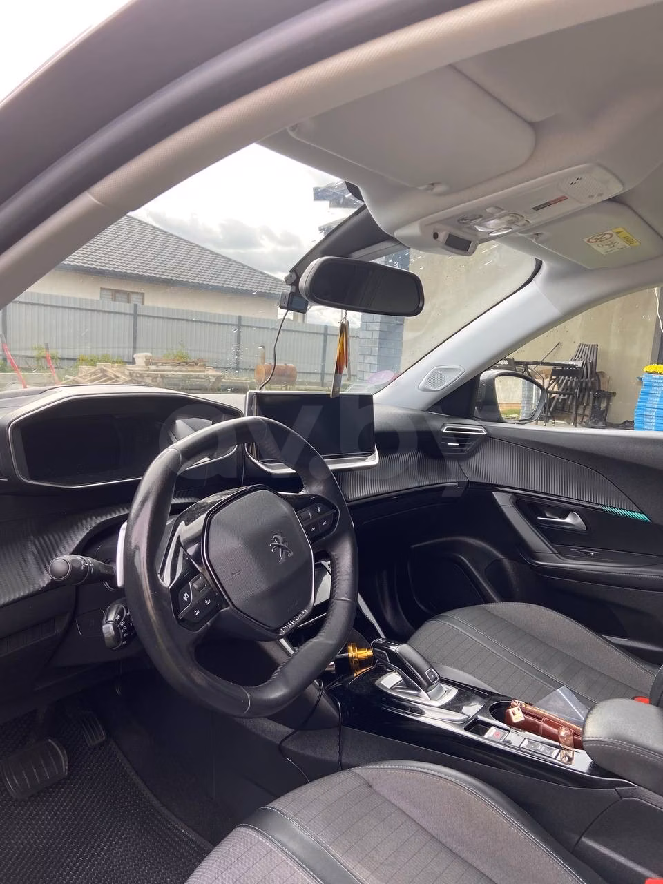 Peugeot 2008 фото 12