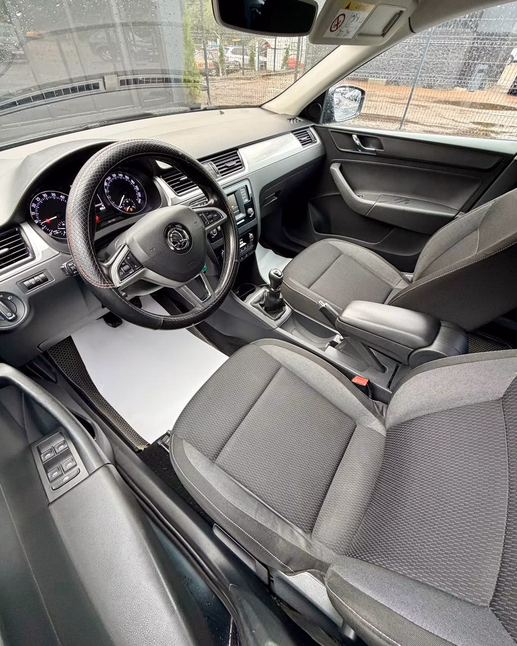 Skoda Rapid фото 10