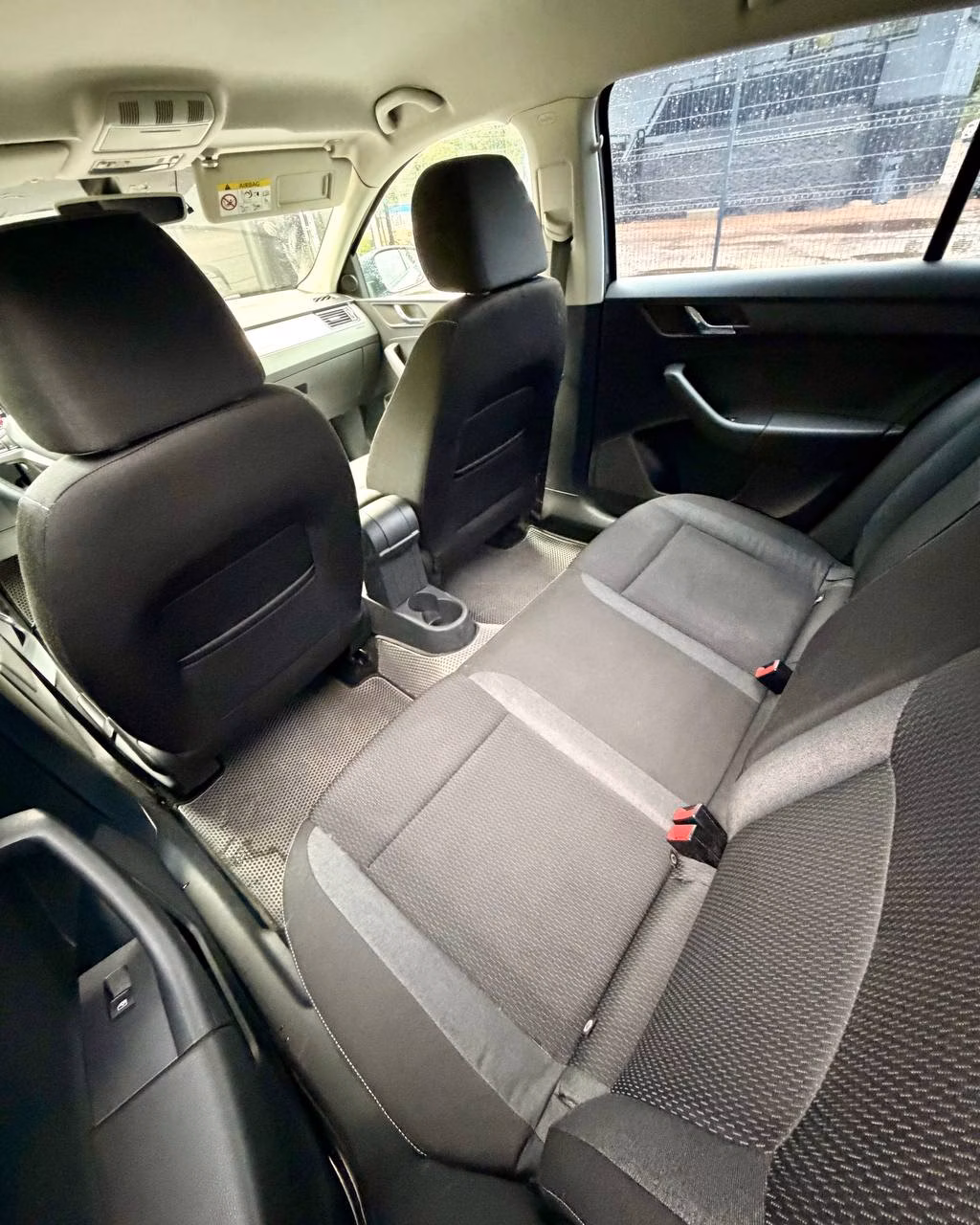 Skoda Rapid фото 11