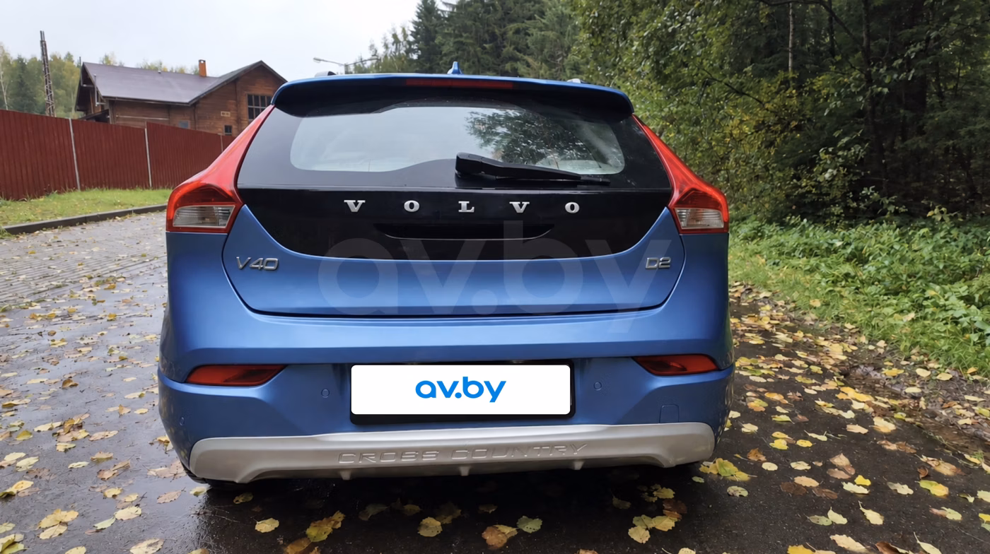 Volvo V40 Cross Country фото 6