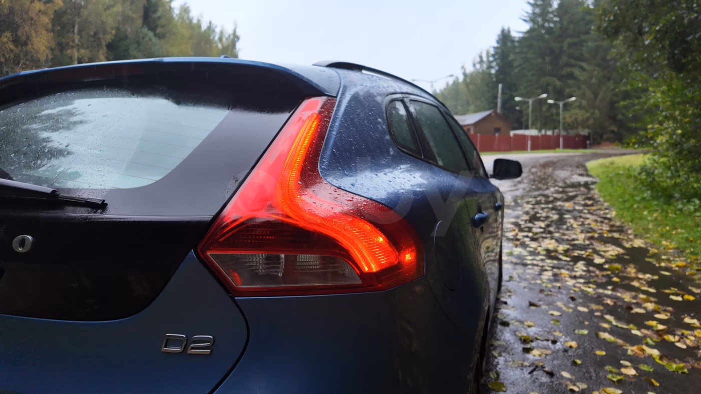 Volvo V40 Cross Country фото 7