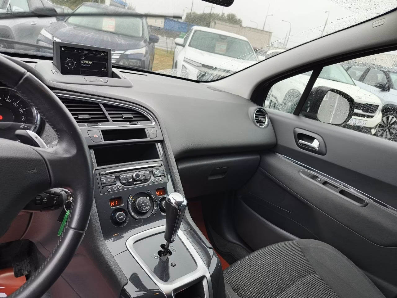 Peugeot 5008 фото 9