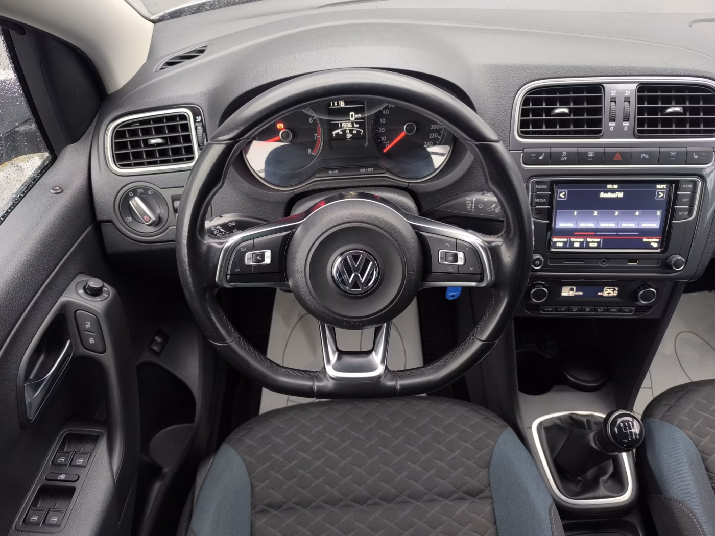 Volkswagen Polo Sedan фото 16
