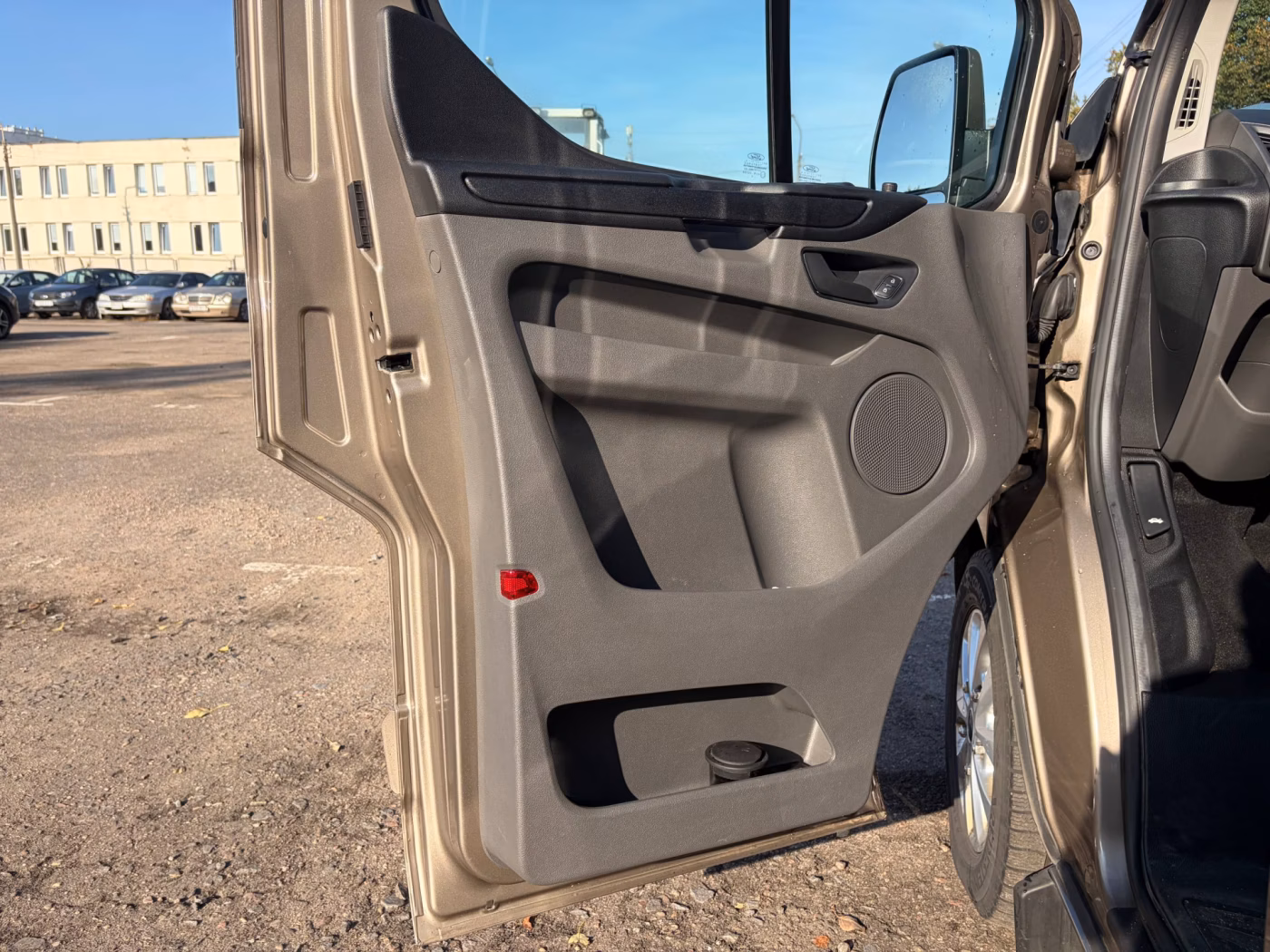 Ford Tourneo Custom фото 10