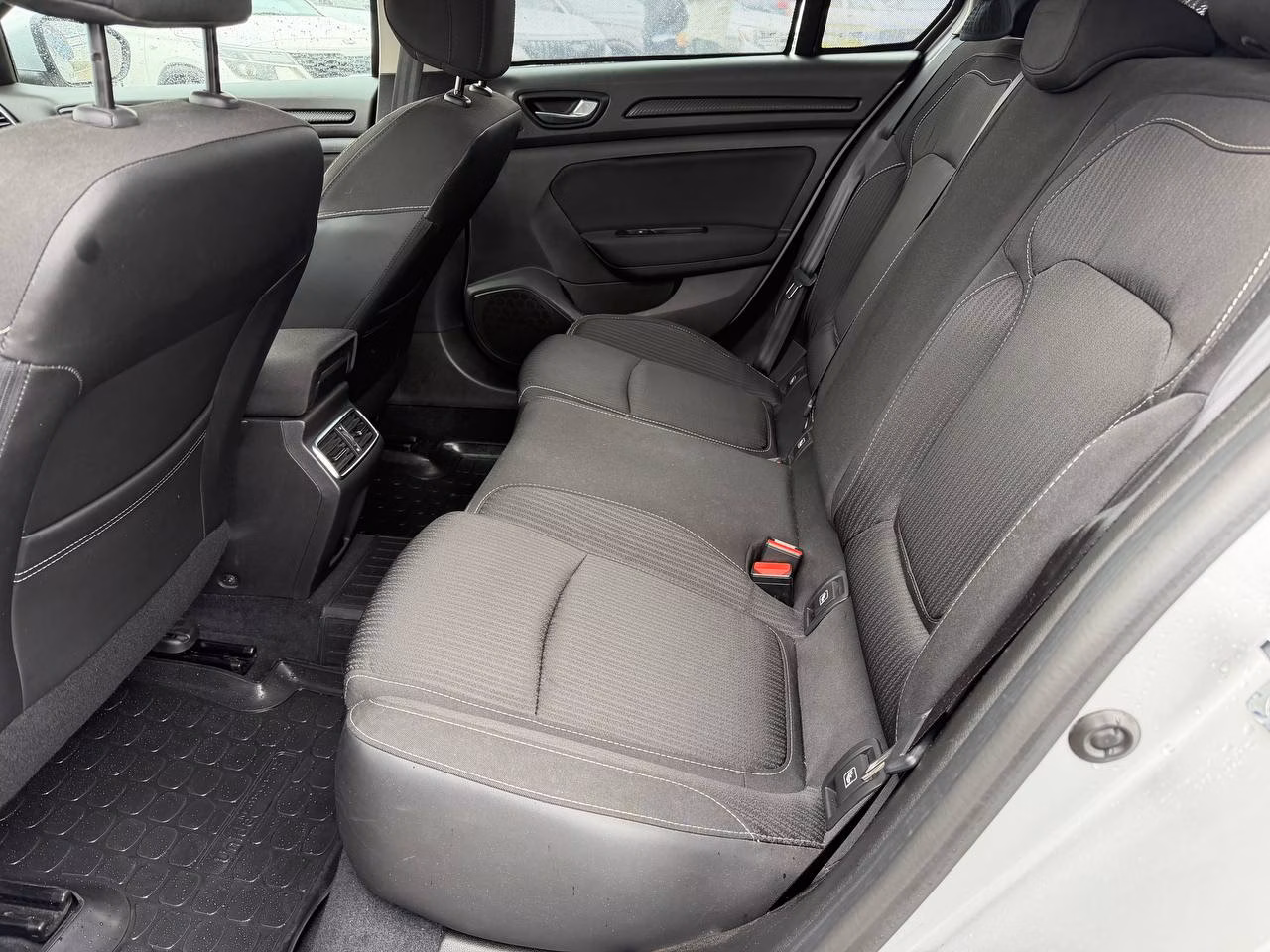 Renault Megane фото 17