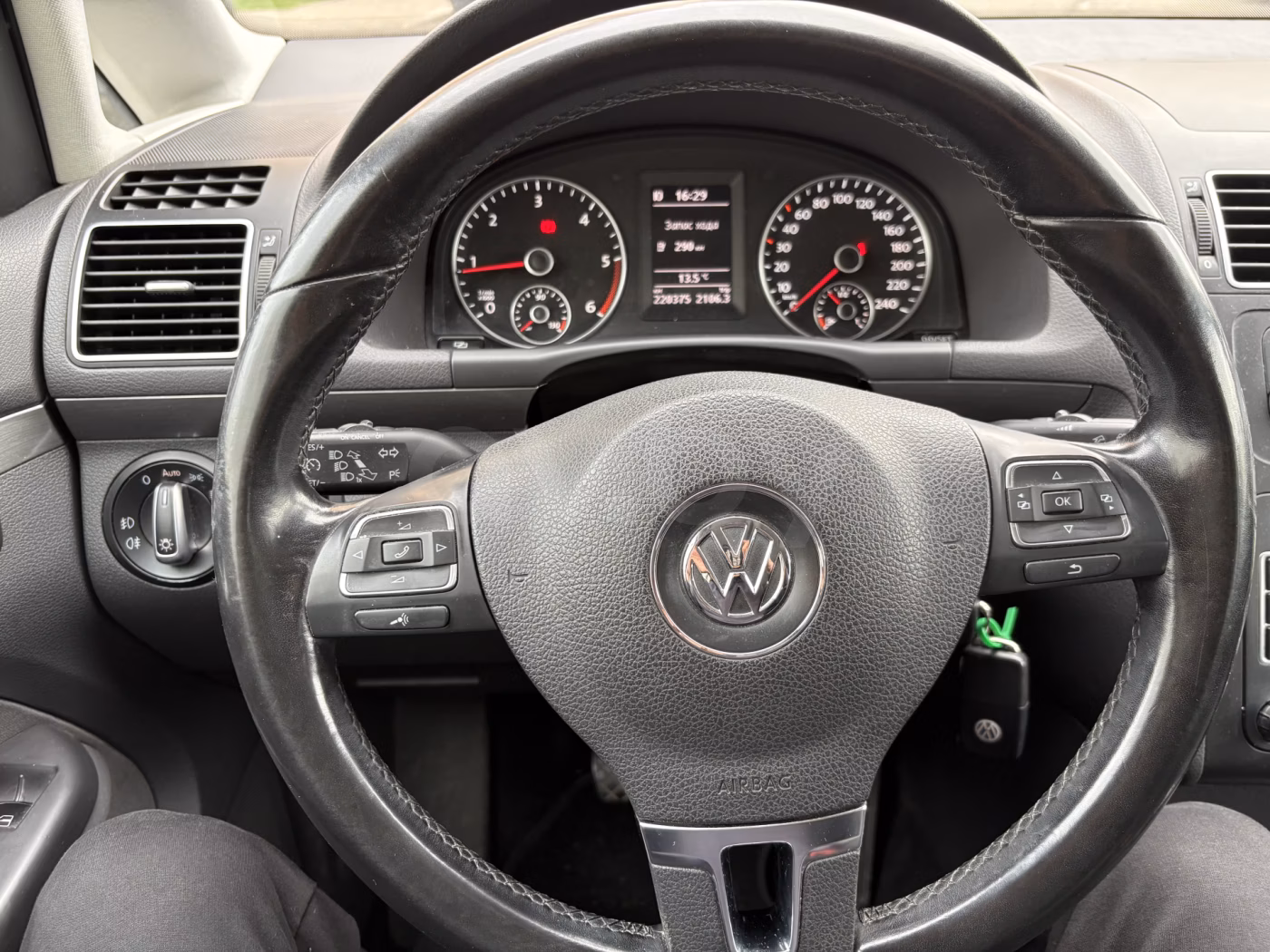 Volkswagen Touran фото 11