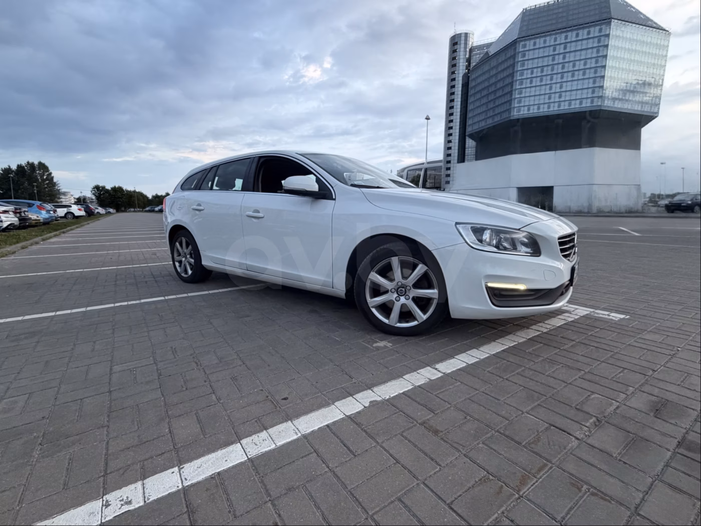 Volvo V60 фото 2