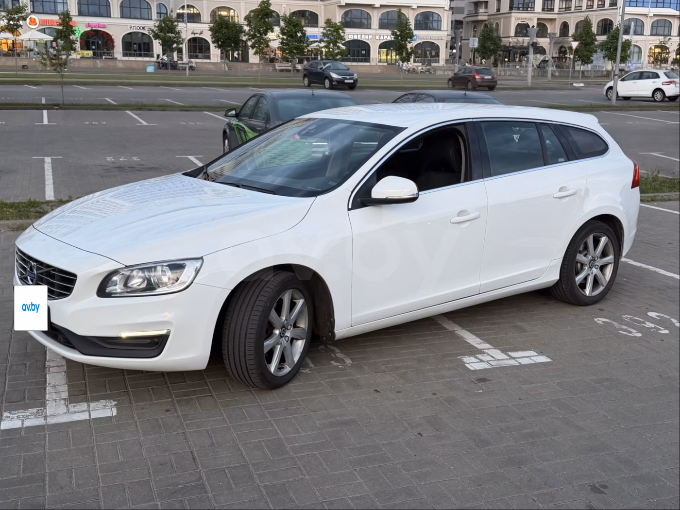 Volvo V60 фото 6