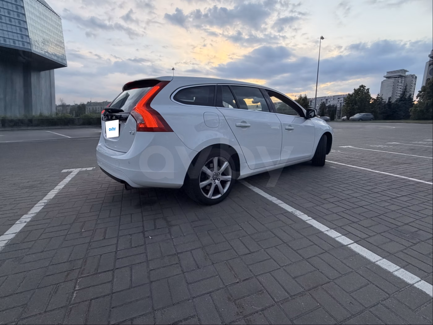 Volvo V60 фото 8