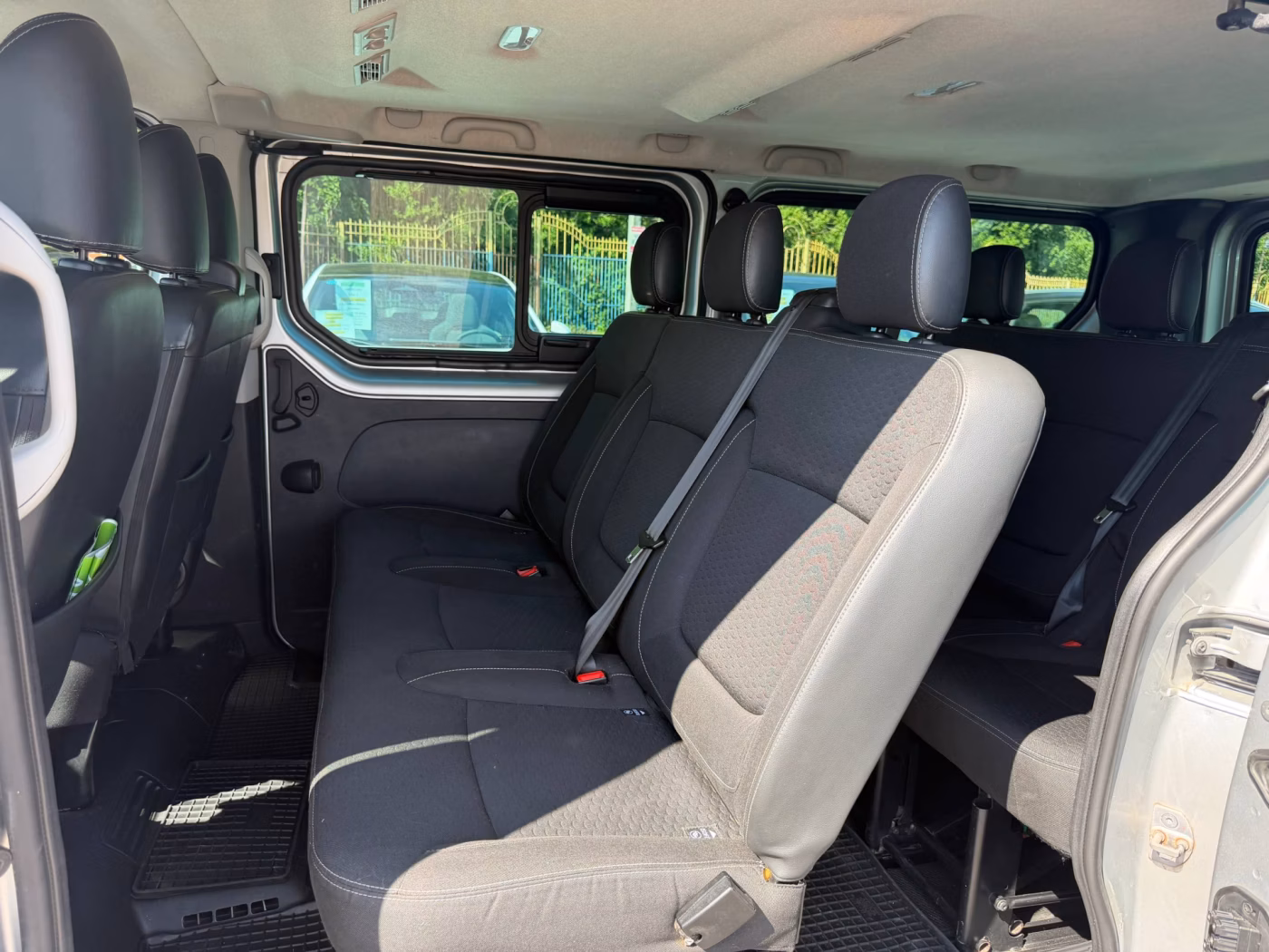 Opel Vivaro фото 17