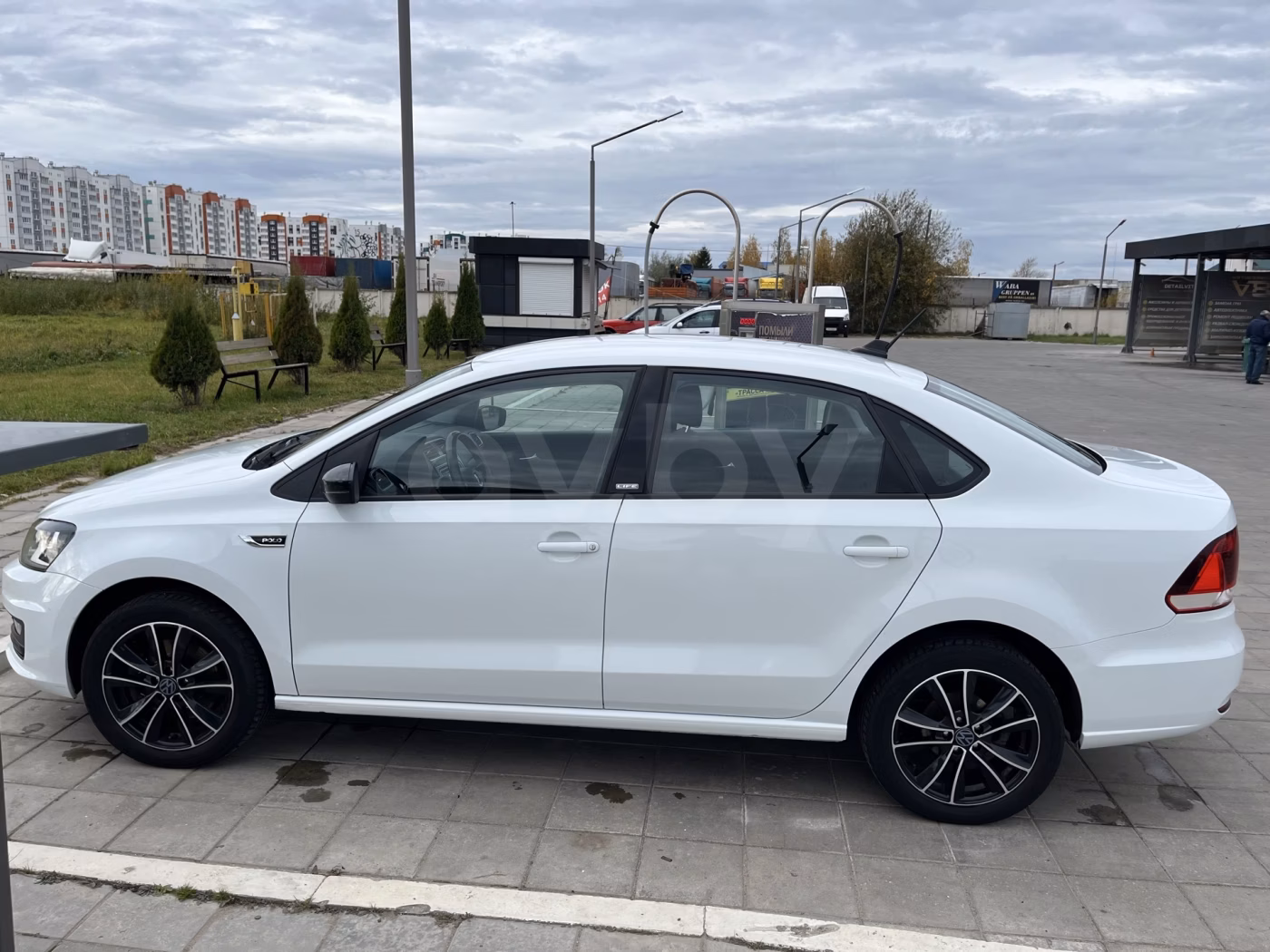 Volkswagen Polo Sedan фото 2