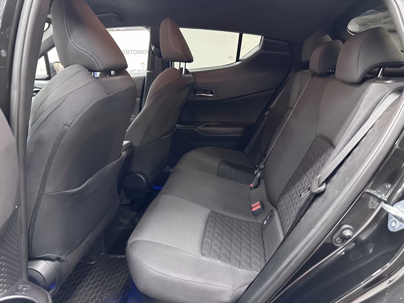 Toyota C-HR фото 9