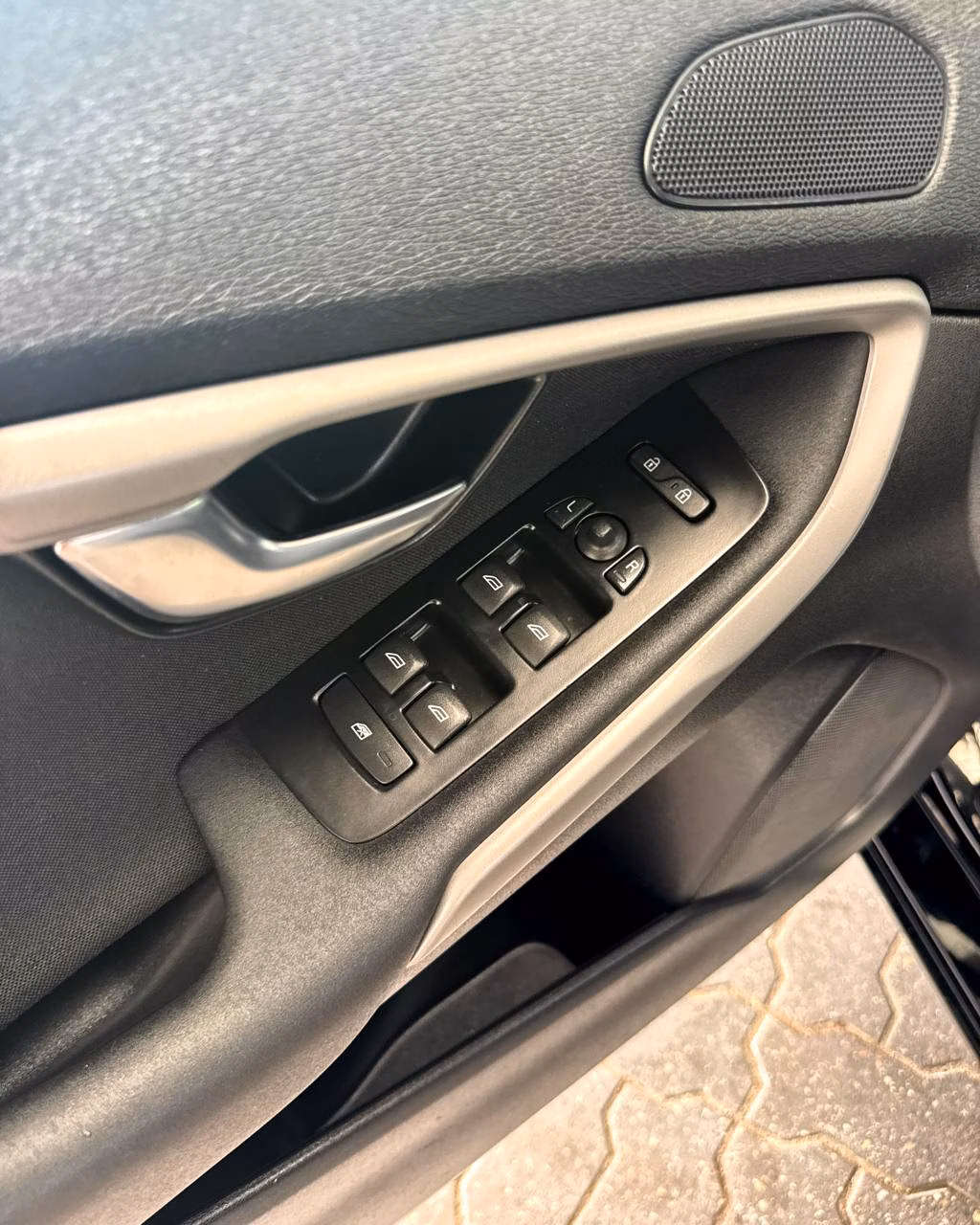Volvo V40 фото 9