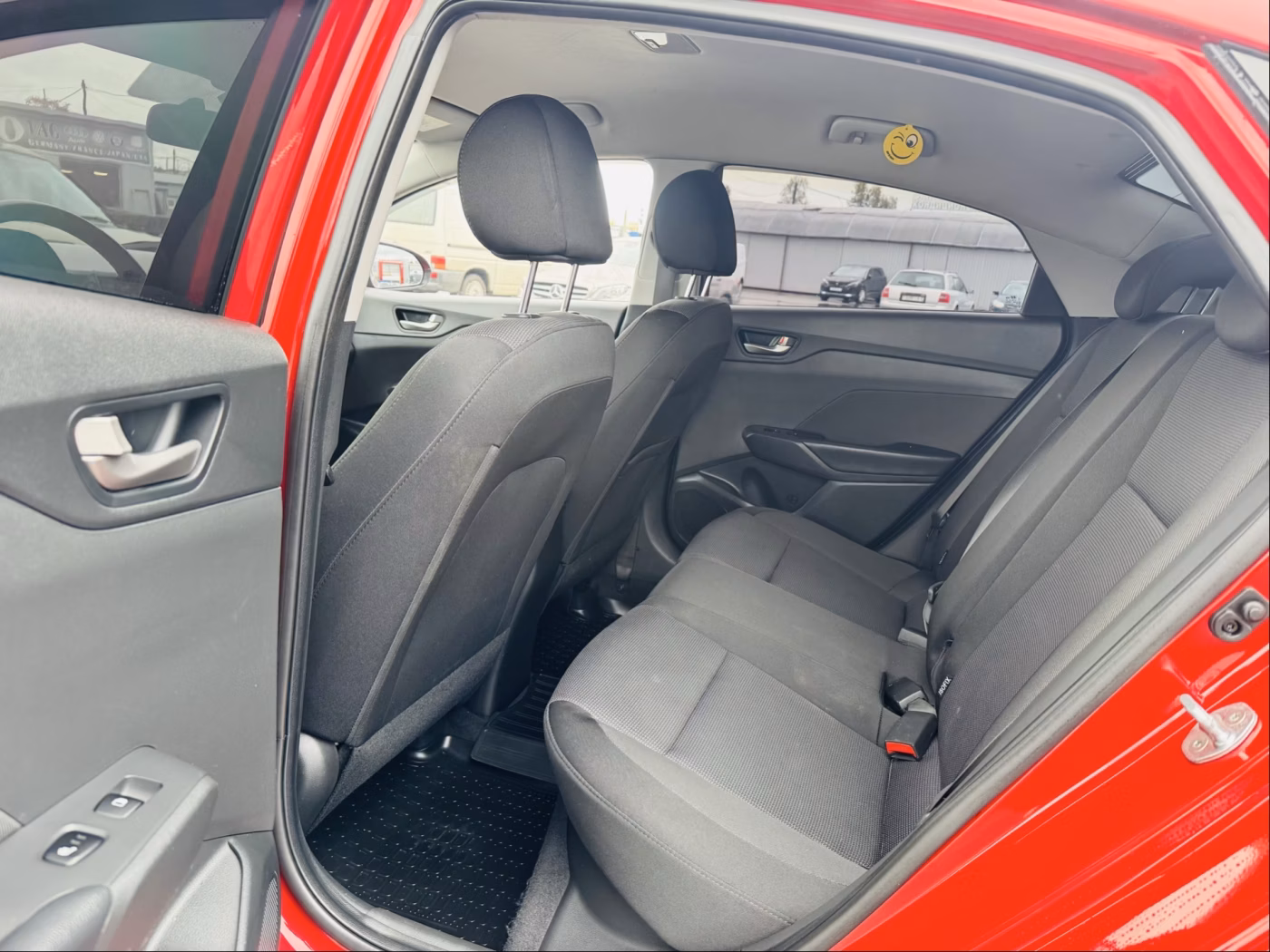 Hyundai Solaris фото 6