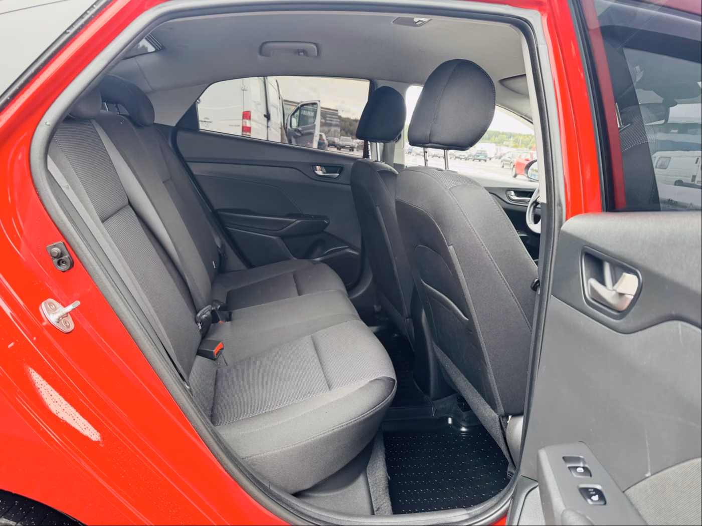 Hyundai Solaris фото 7