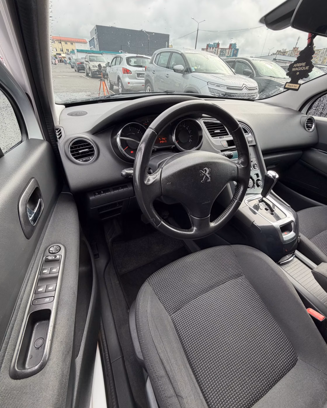 Peugeot 5008 фото 9