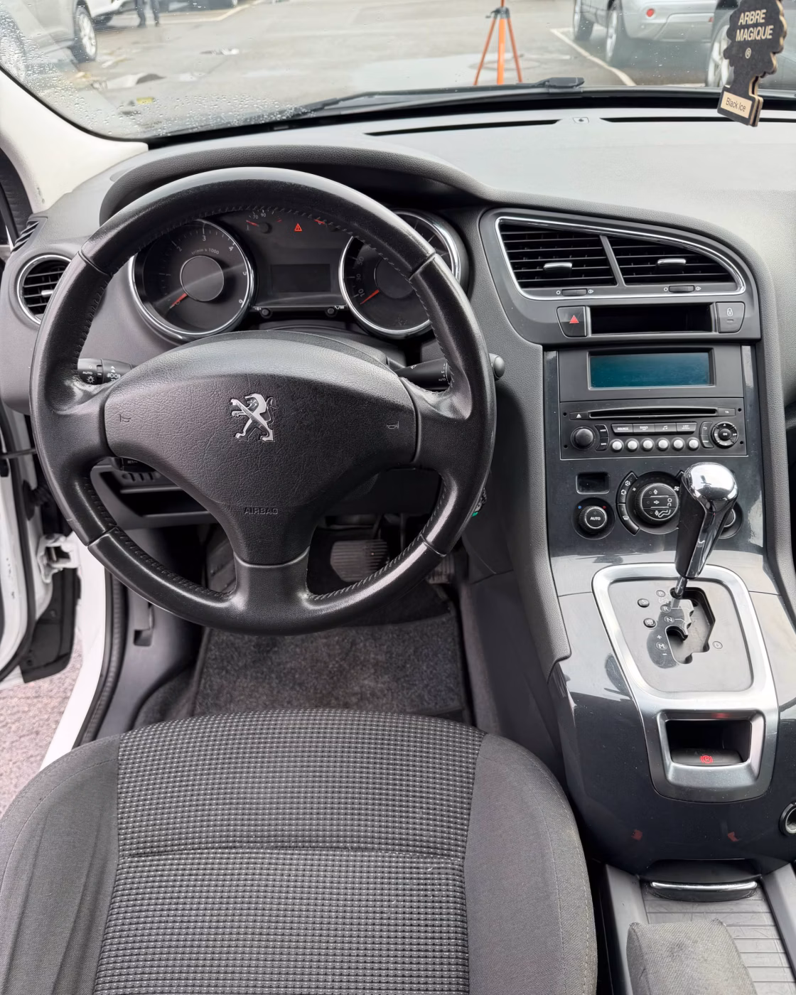 Peugeot 5008 фото 11
