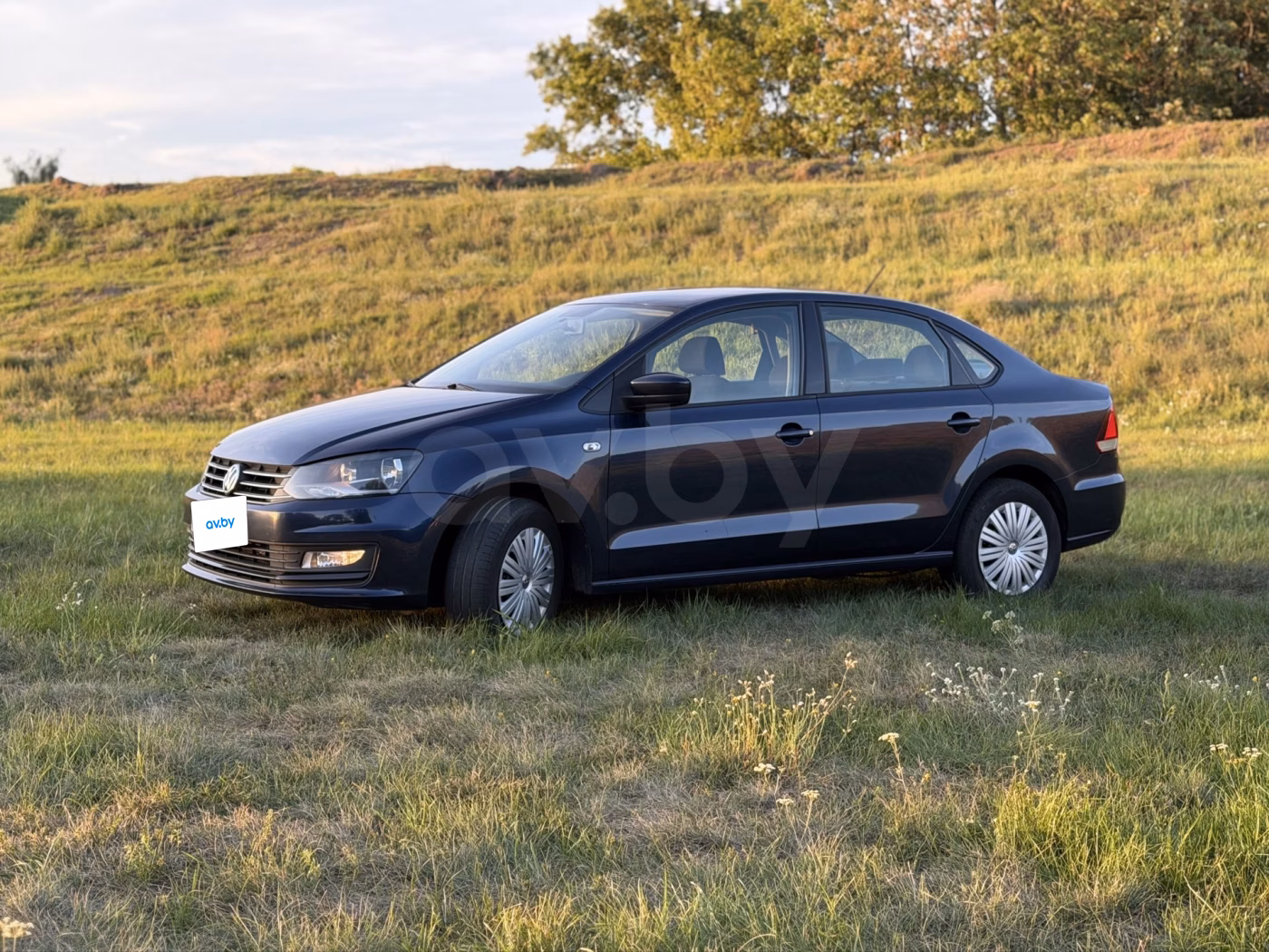 Volkswagen Polo Sedan фото 8