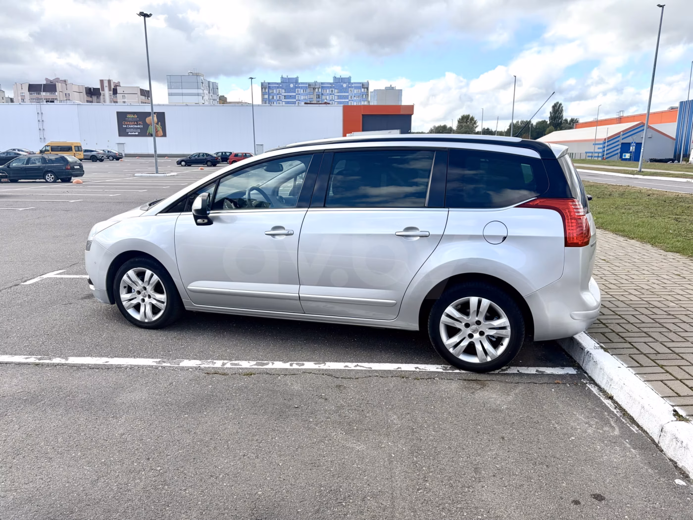 Peugeot 5008 фото 6