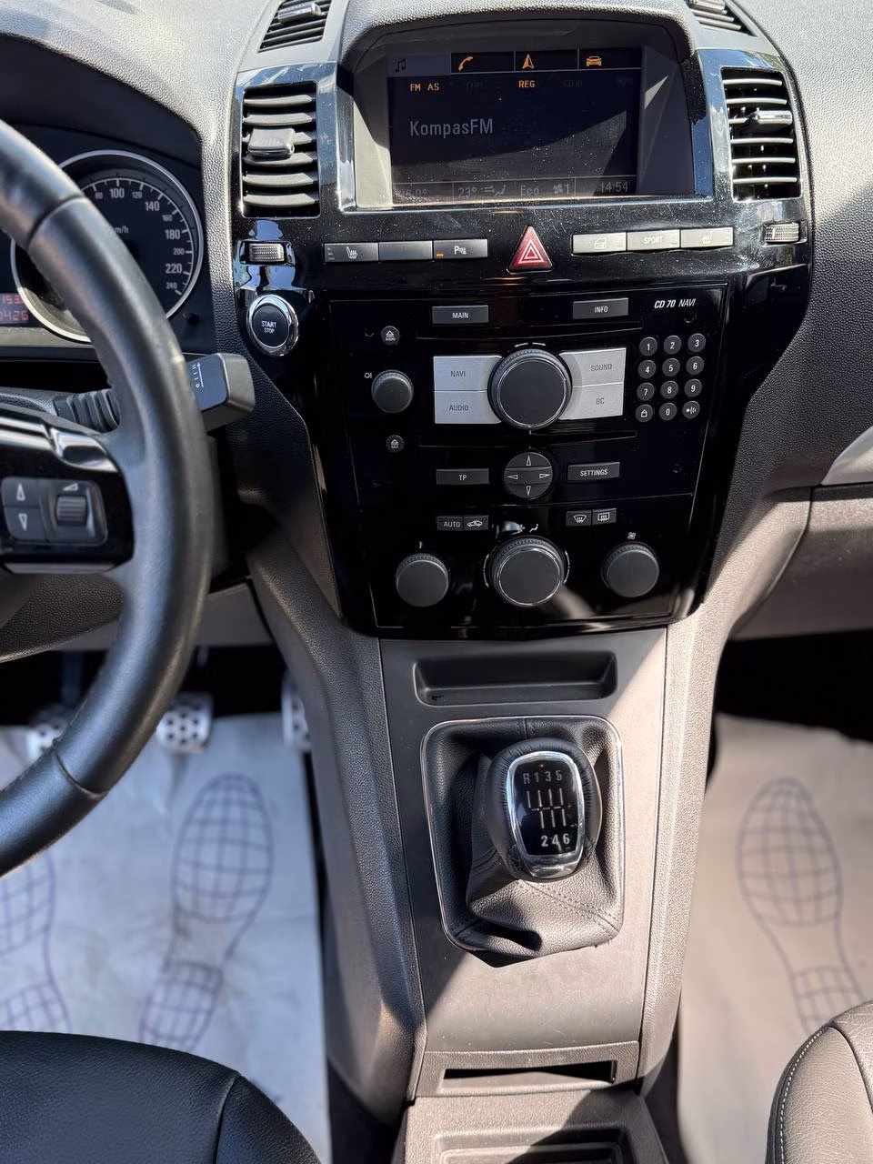 Opel Zafira фото 14