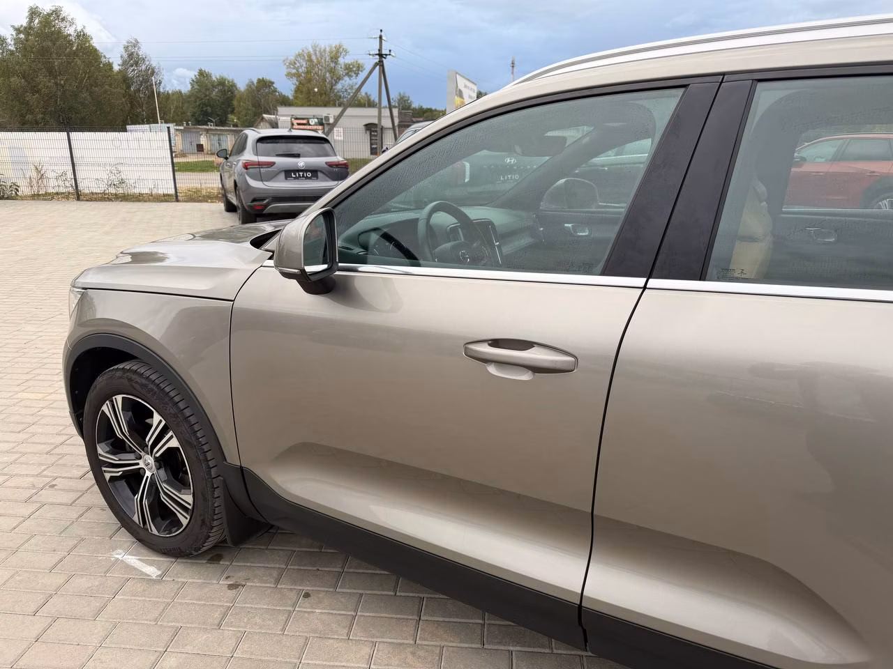 Volvo XC40 фото 3