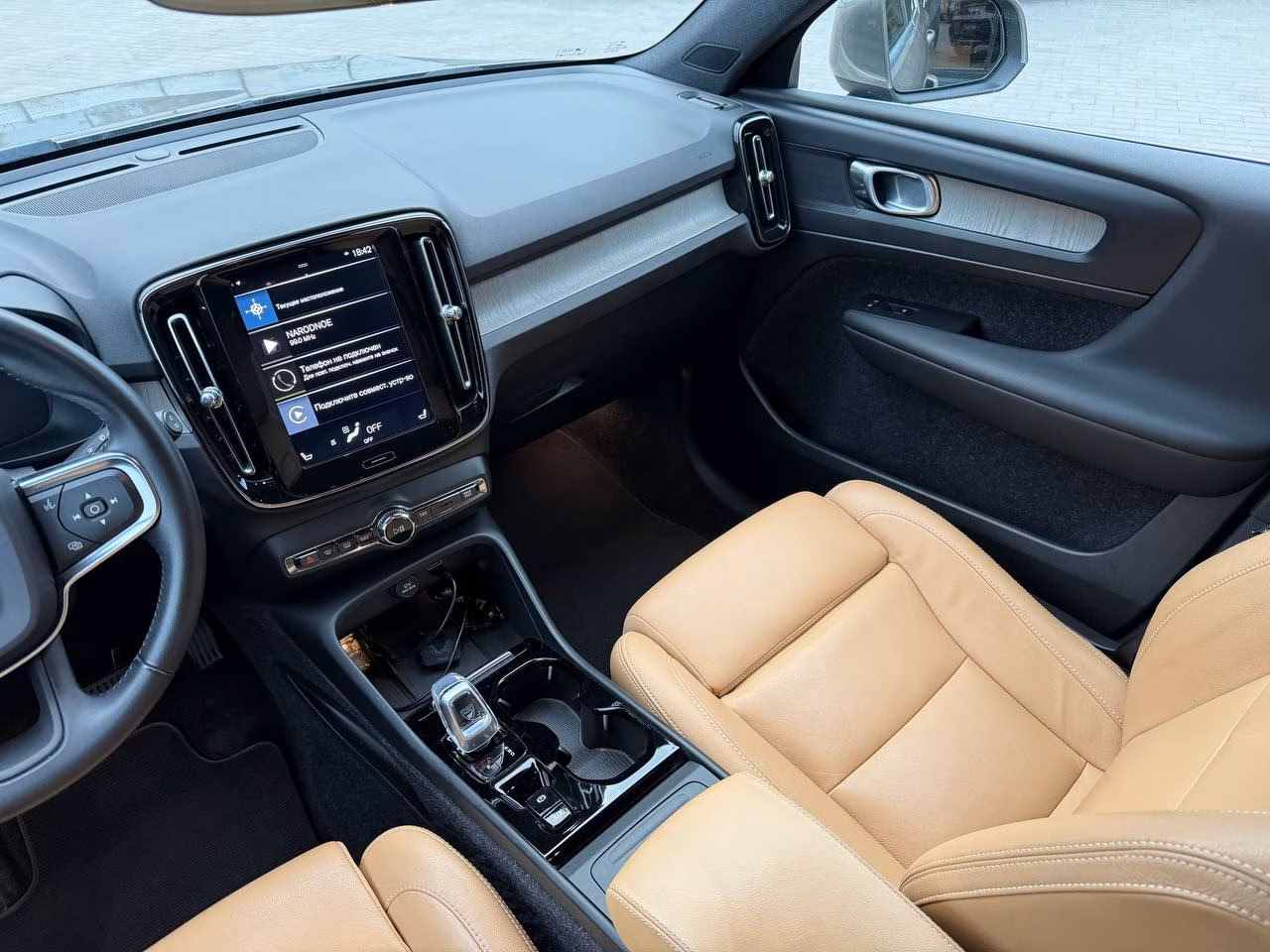 Volvo XC40 фото 14