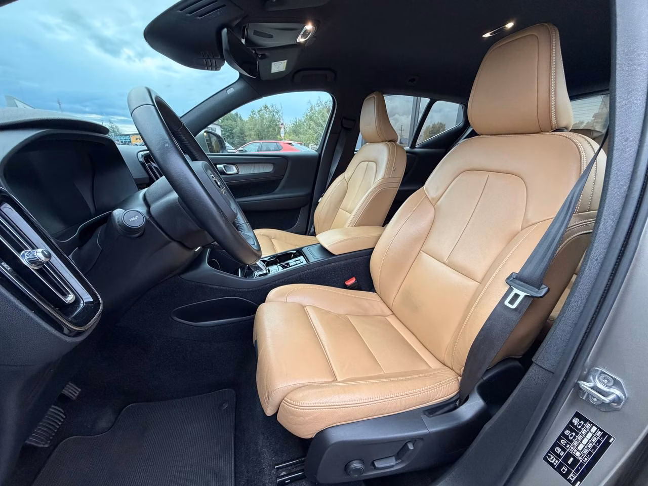 Volvo XC40 фото 15