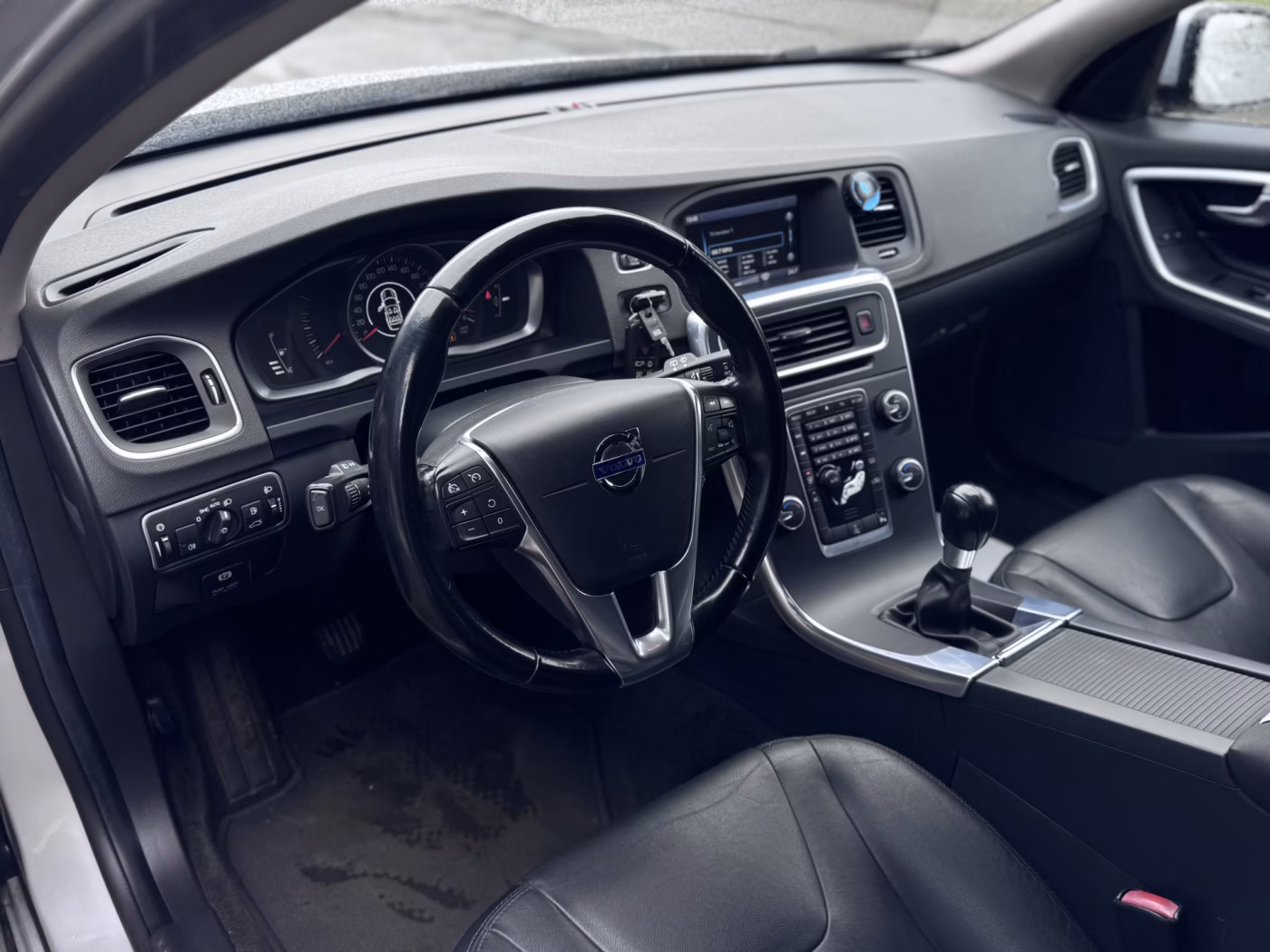 Volvo V60 фото 11