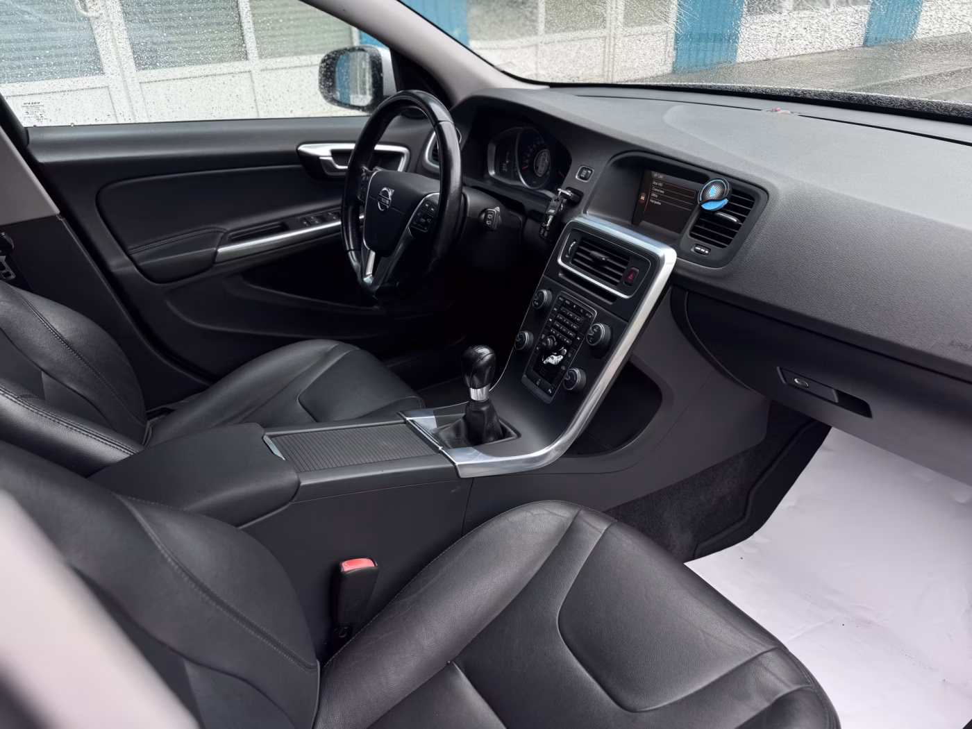 Volvo V60 фото 15