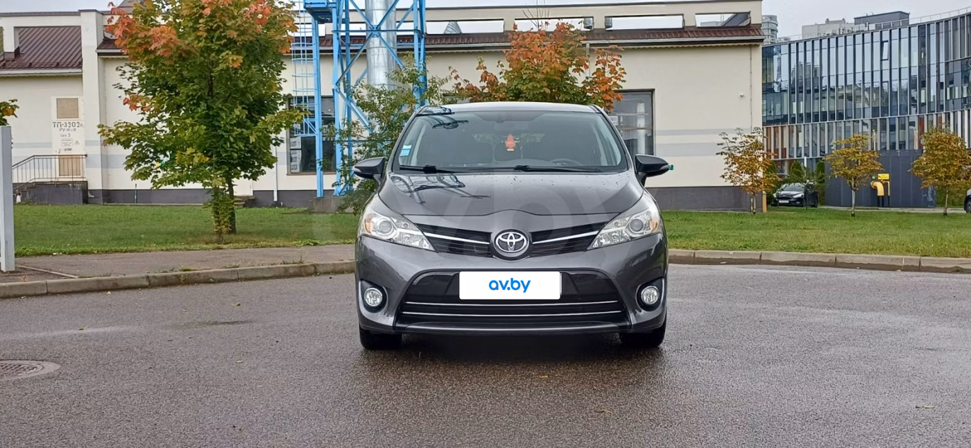 Toyota Verso фото 2