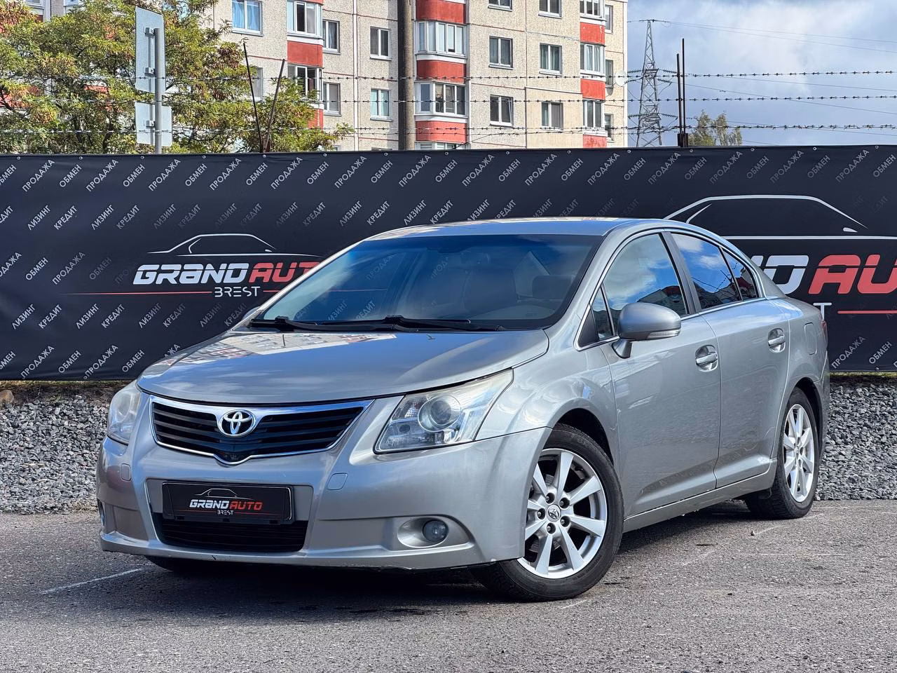 Toyota Avensis фото 2