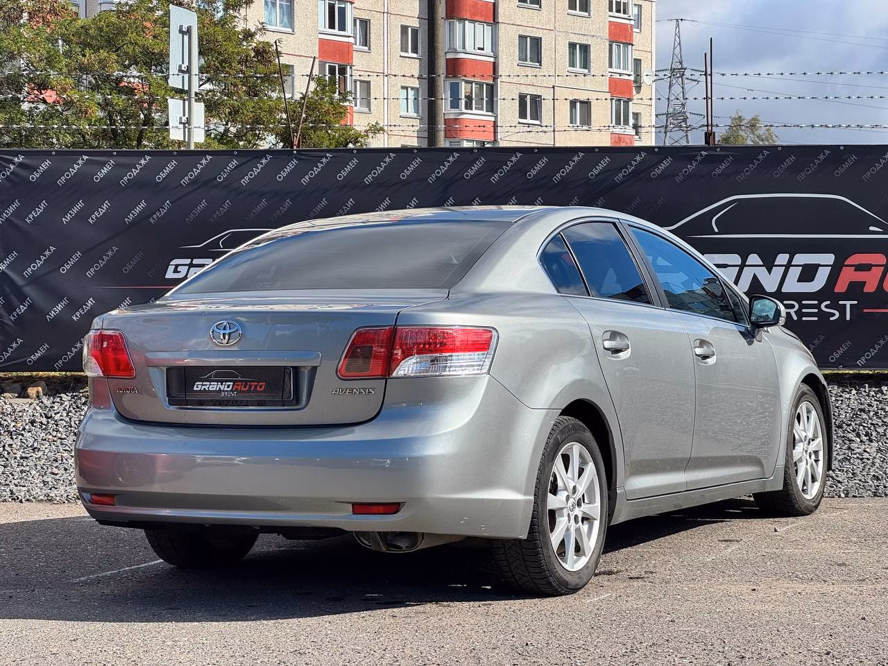 Toyota Avensis фото 4