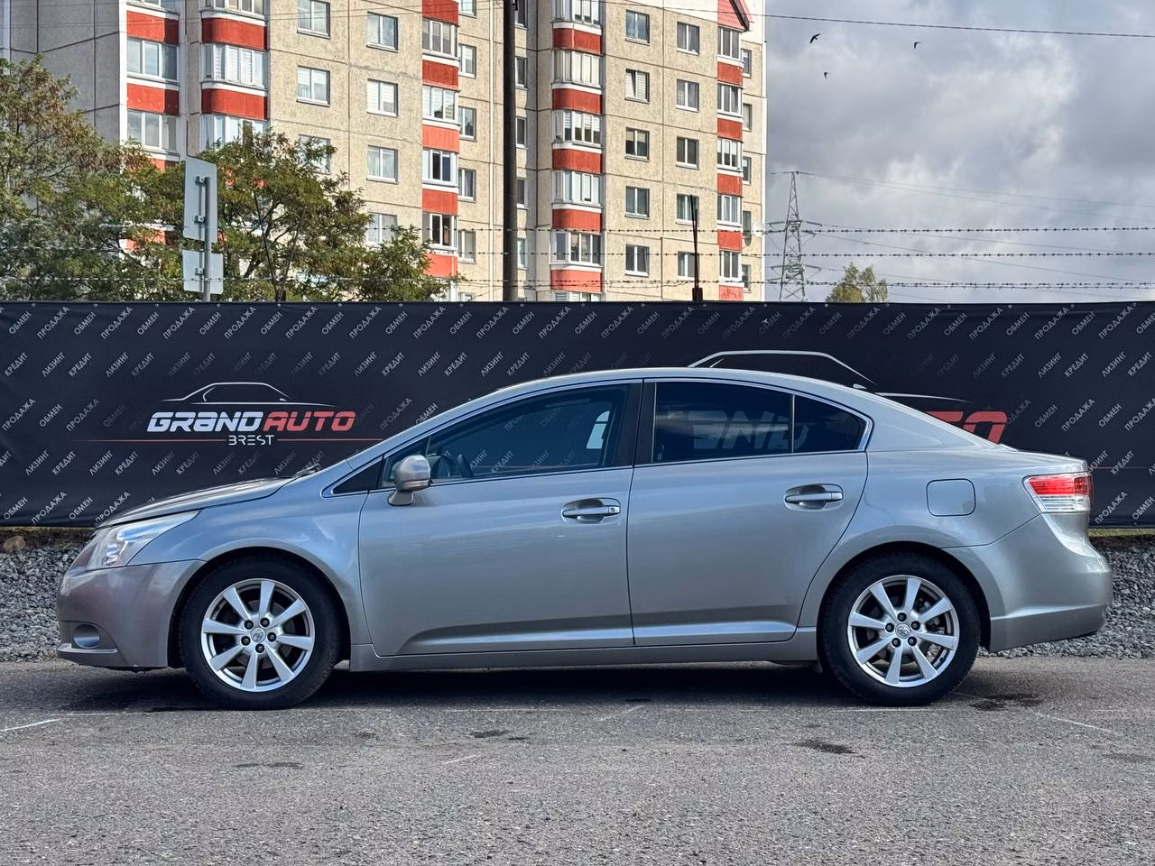Toyota Avensis фото 5