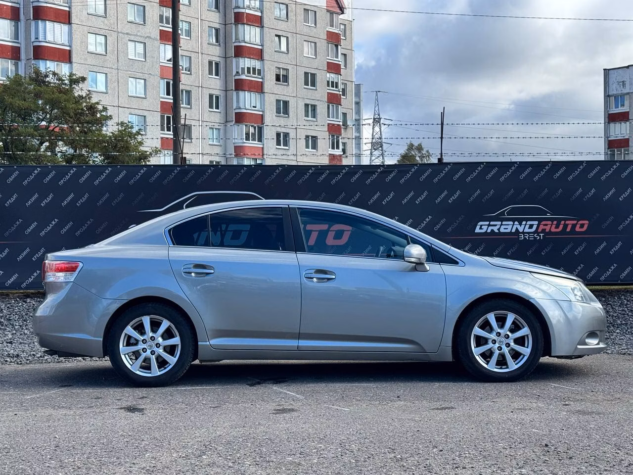 Toyota Avensis фото 6