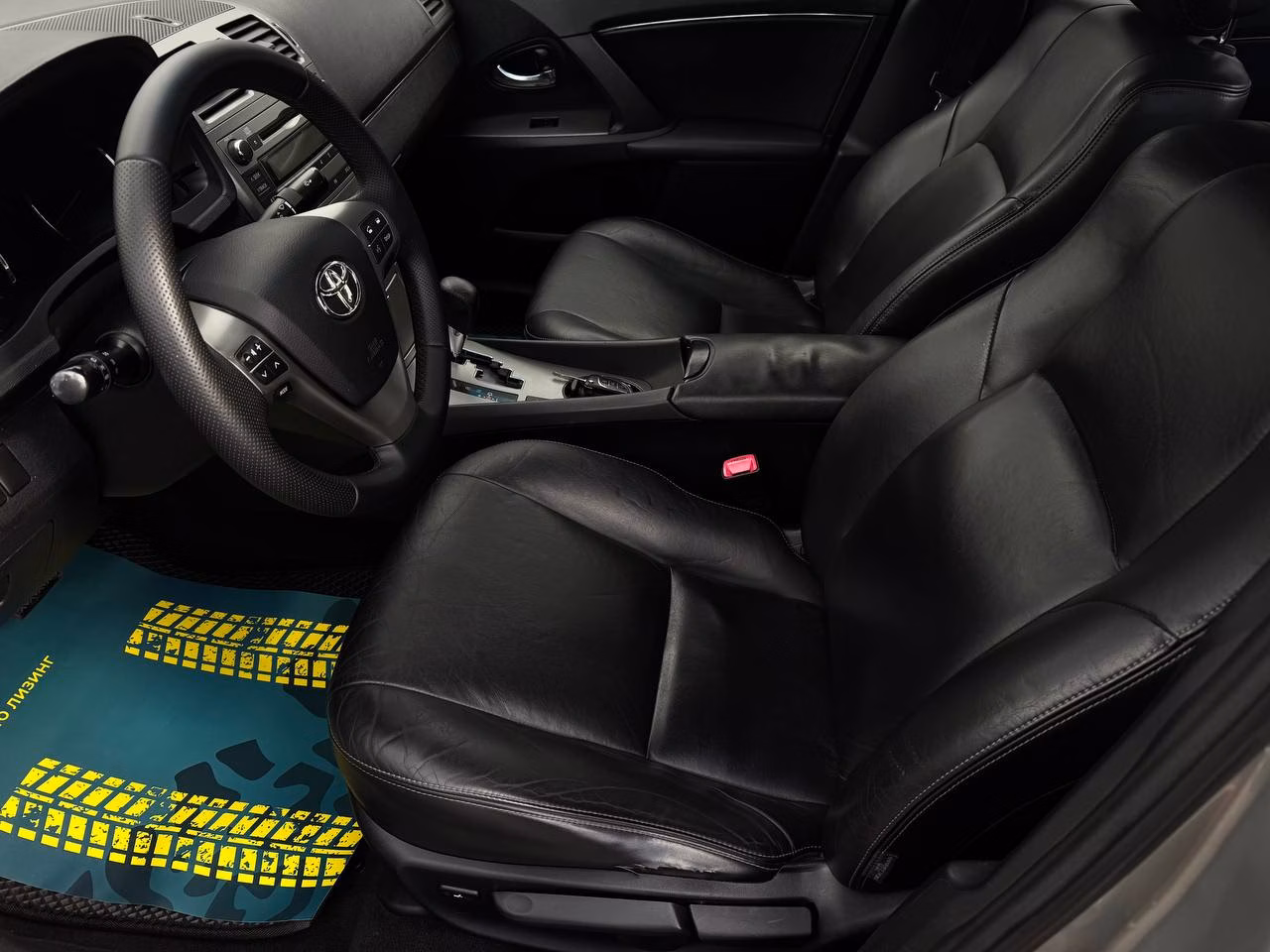 Toyota Avensis фото 9