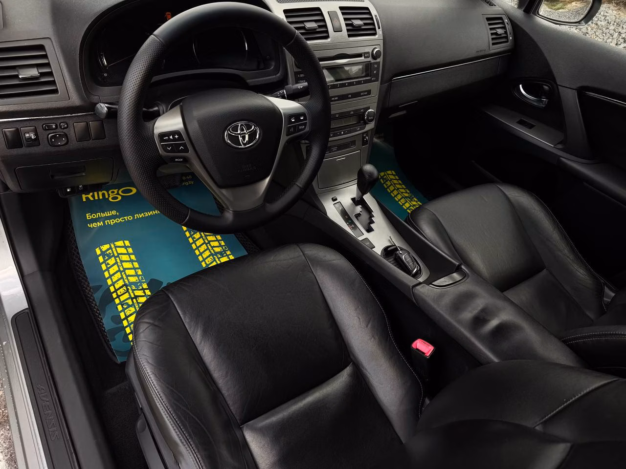 Toyota Avensis фото 10