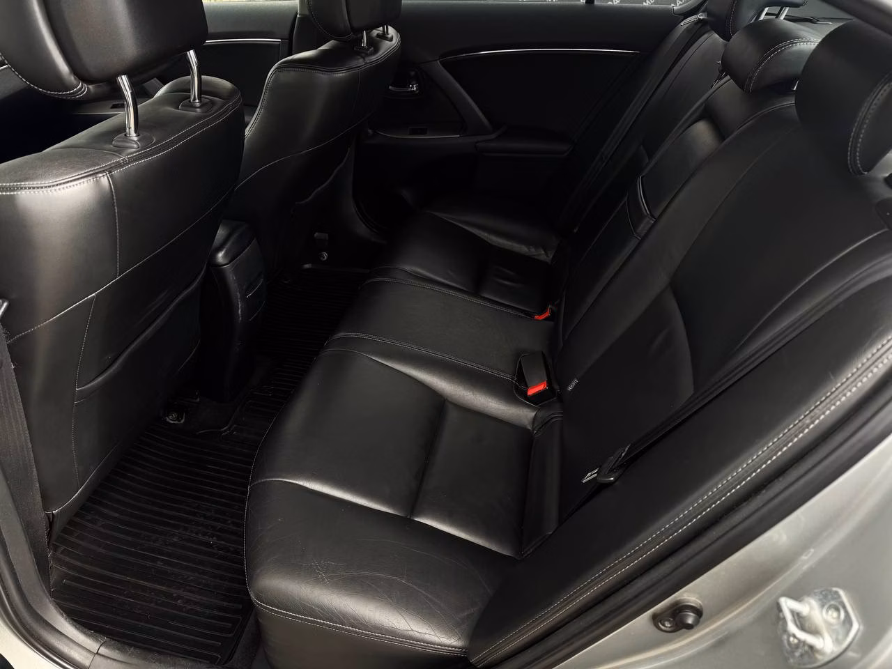 Toyota Avensis фото 16