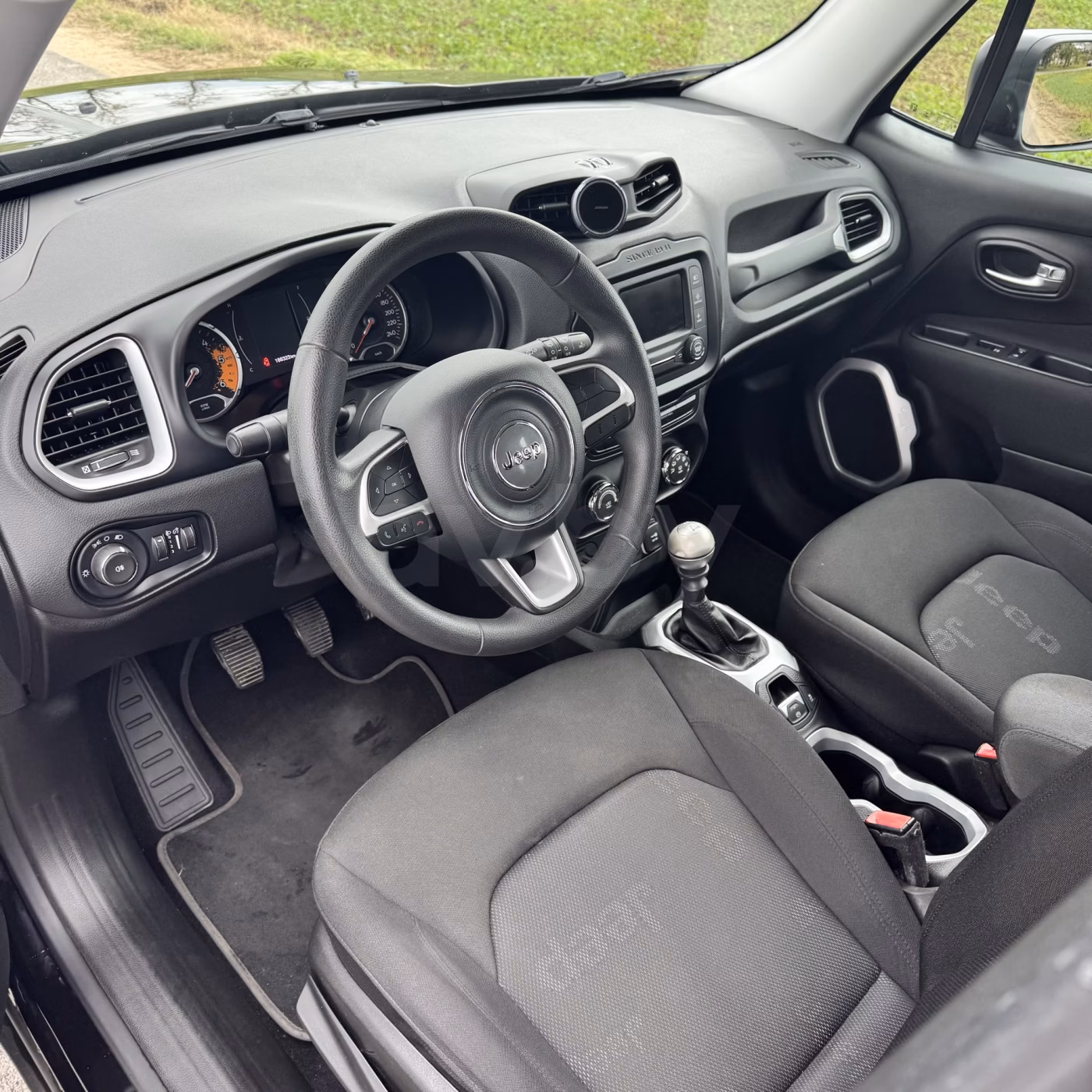 Jeep Renegade фото 12