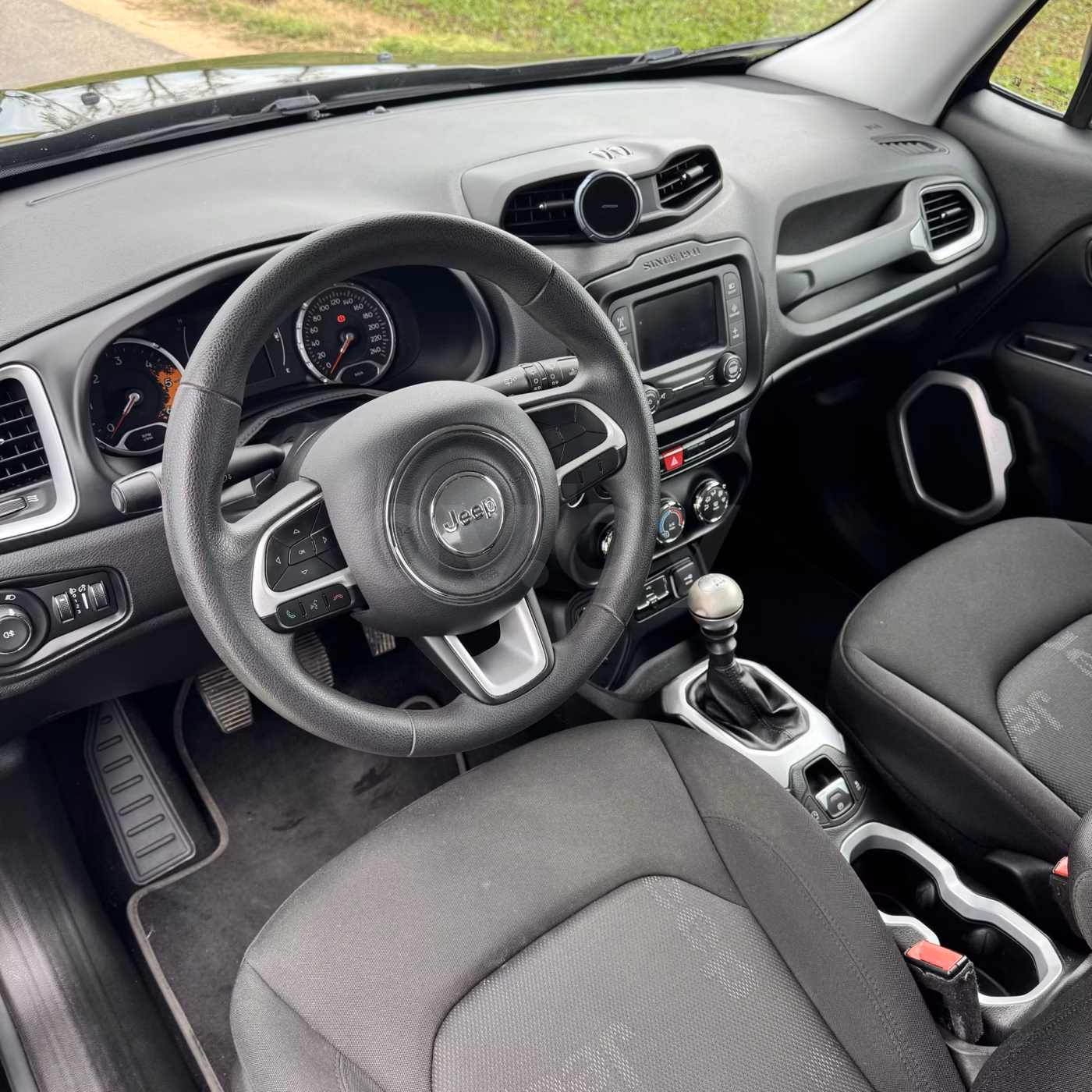 Jeep Renegade фото 13