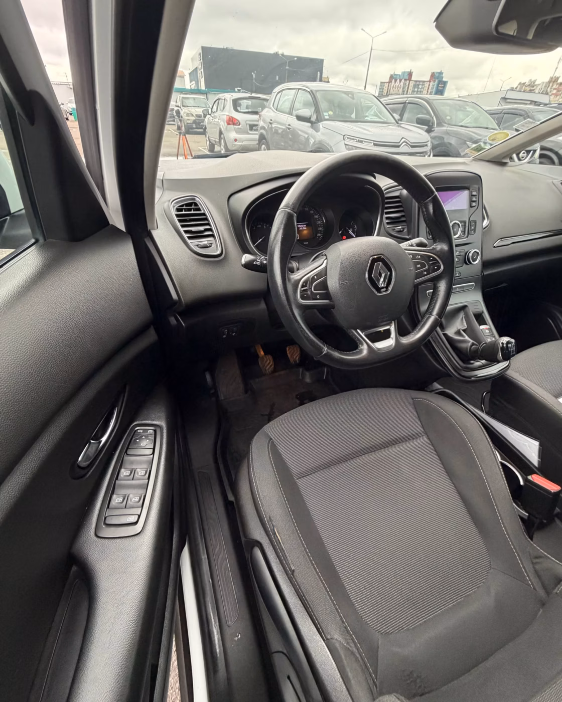 Renault Scenic фото 9