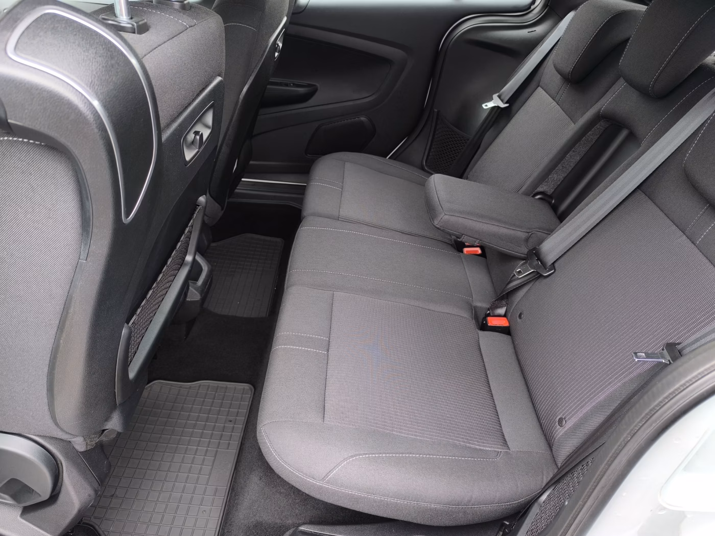 Ford B-MAX фото 9
