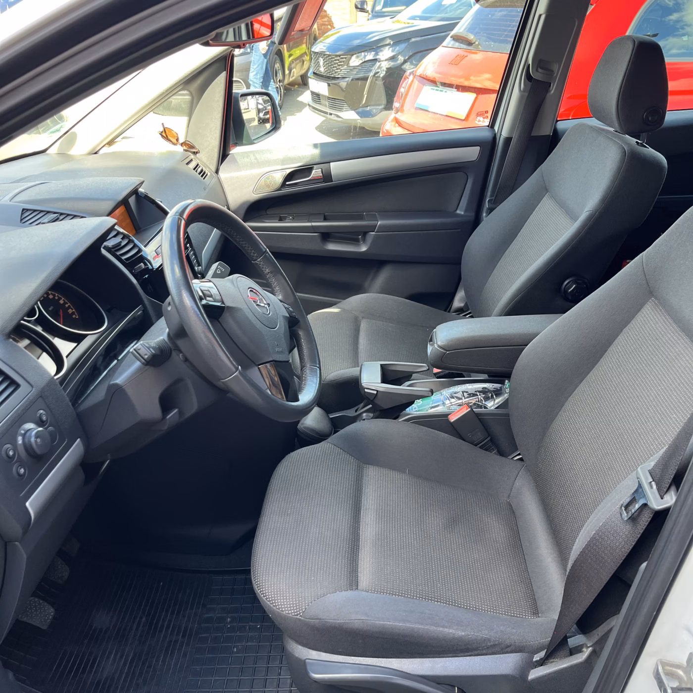 Opel Zafira фото 9