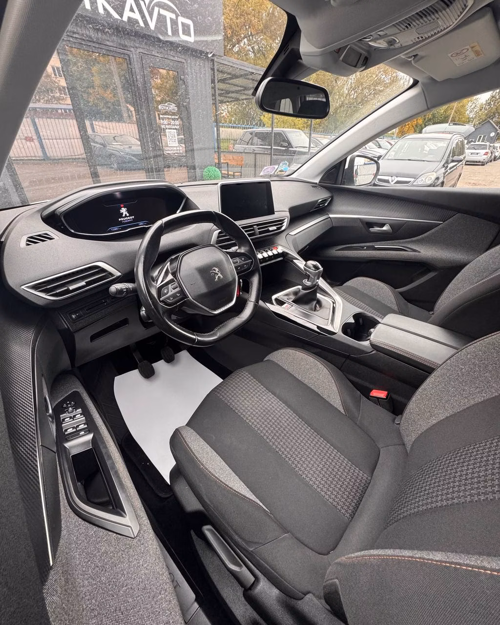 Peugeot 5008 фото 9