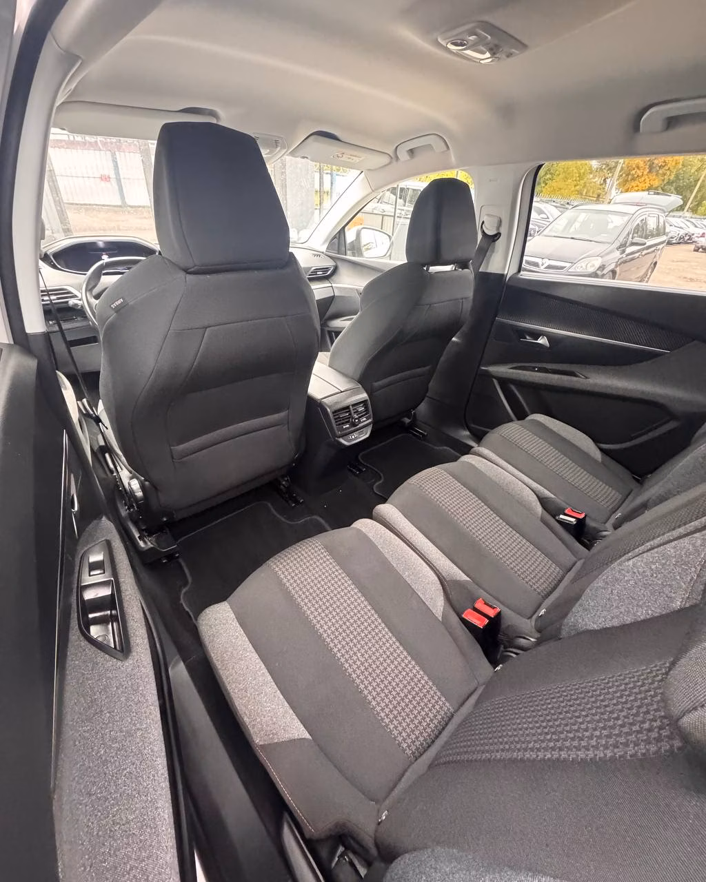 Peugeot 5008 фото 10