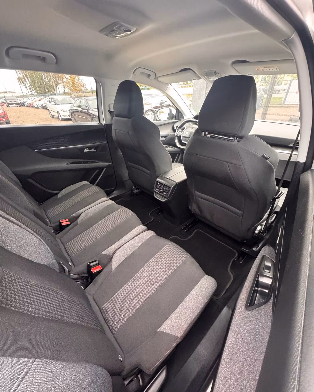 Peugeot 5008 фото 11