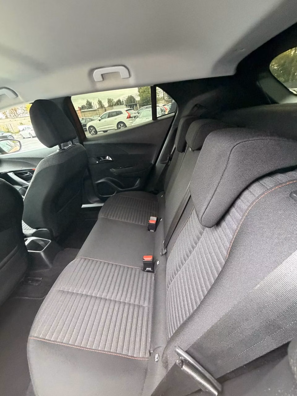 Peugeot 2008 фото 10