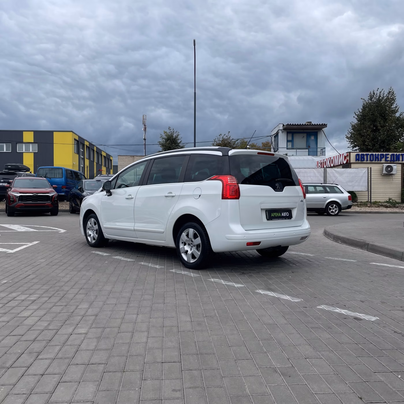 Peugeot 5008 фото 6