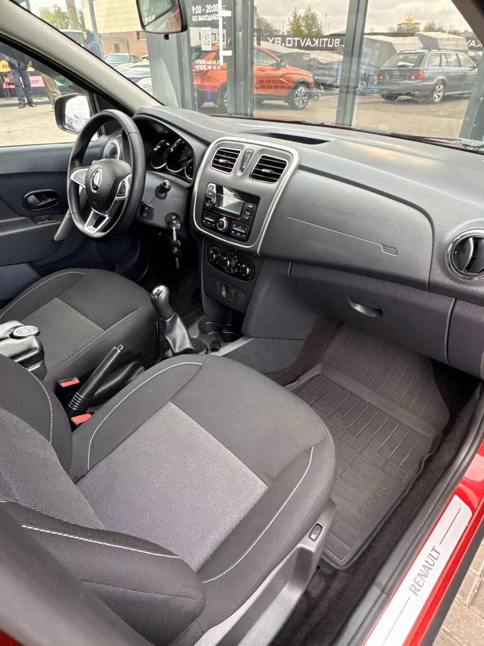 Renault Logan Stepway фото 10