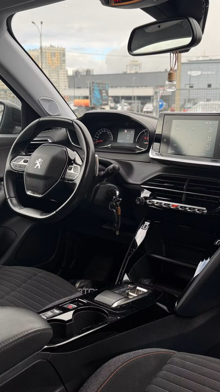 Peugeot 2008 фото 11