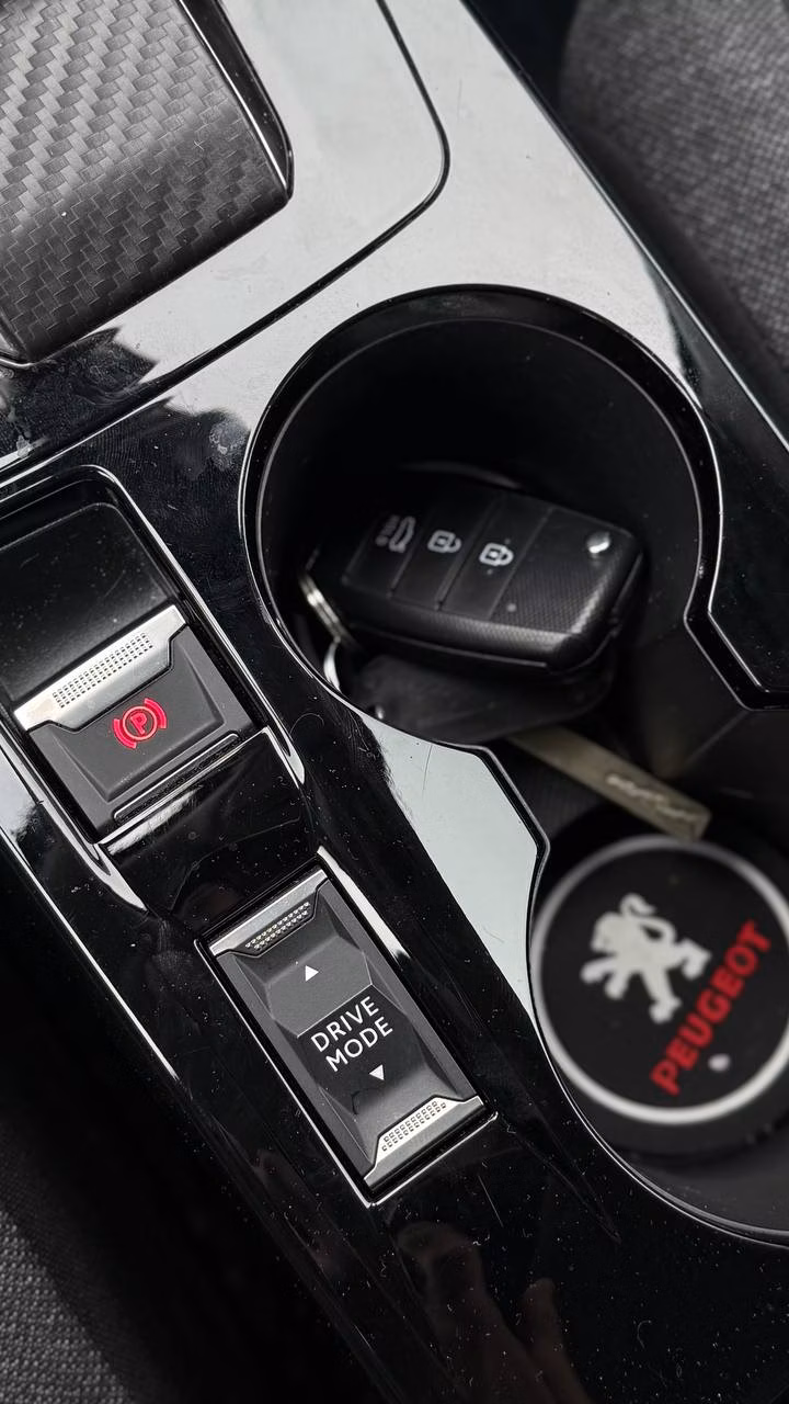 Peugeot 2008 фото 12